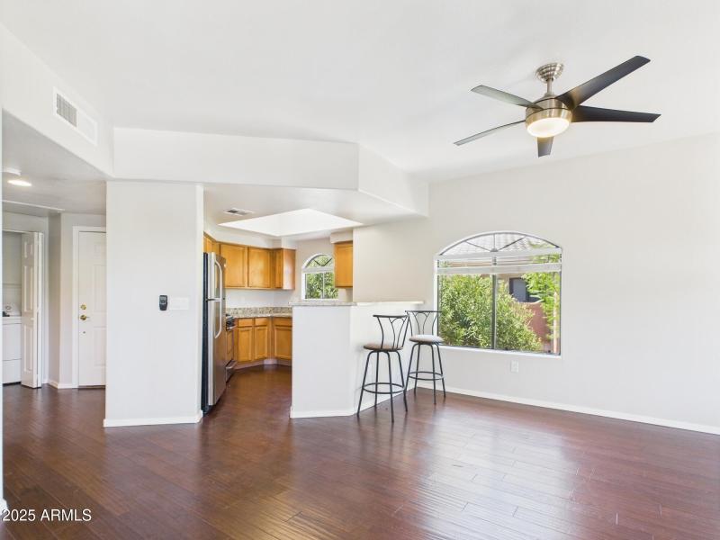 CAM02404G0-PR0127-STILL013