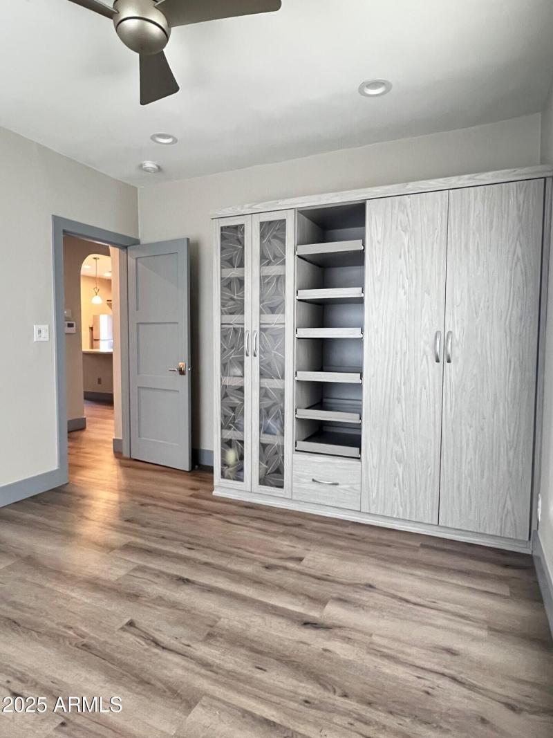 WASHINGTON BEDROOM WITH CLOSET SYSTEM