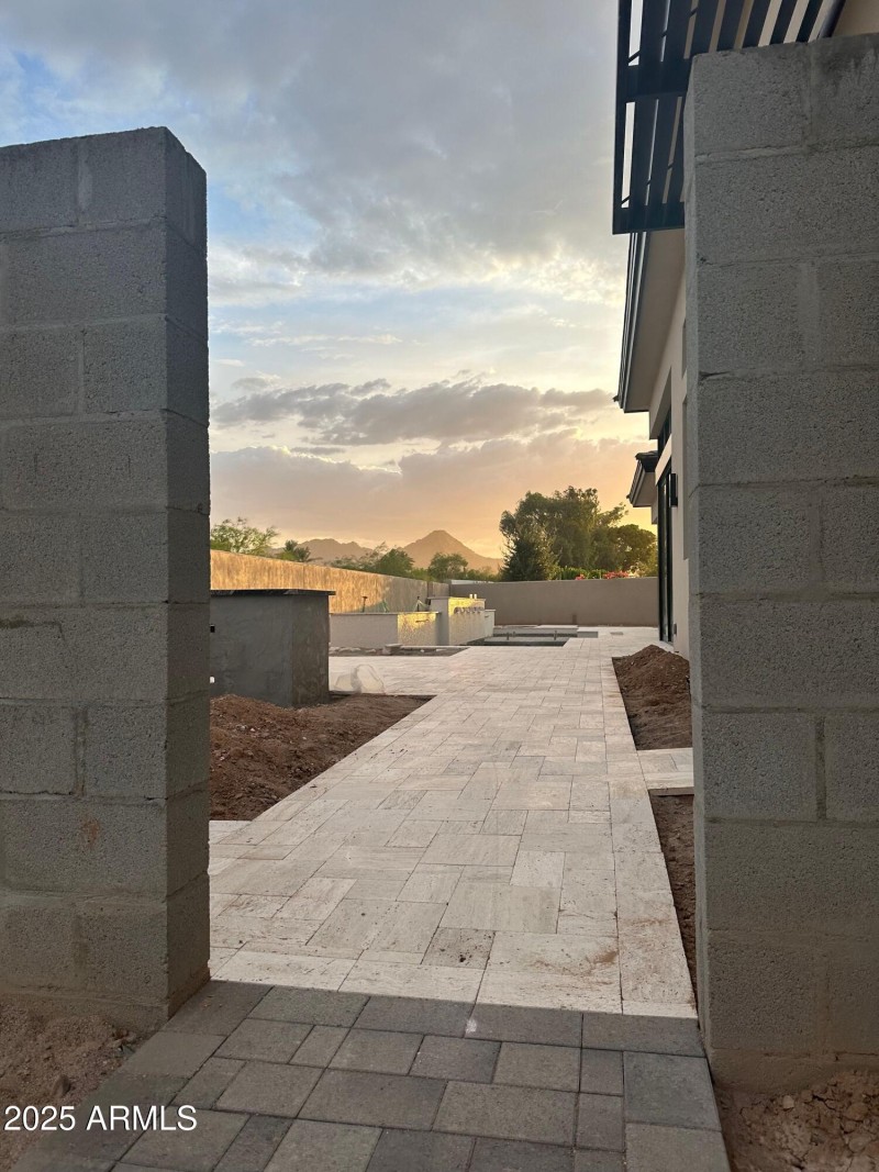 030_Access to Yard