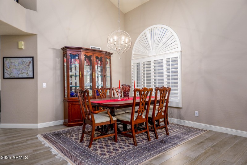 Living room / dining