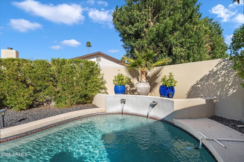 32 Water Feature 31-80410049
