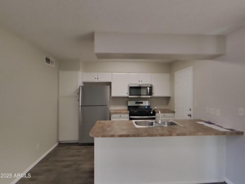 7_pc_AZm57D9XO9_2hmo7v6DmL_other_room_N1