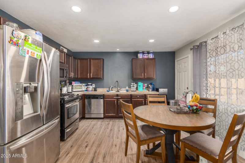 EAT IN KITCHEN