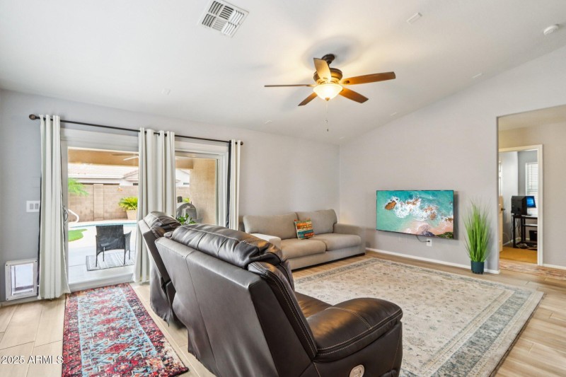 12-web-or-mls-W Zion Rd-S2207-012