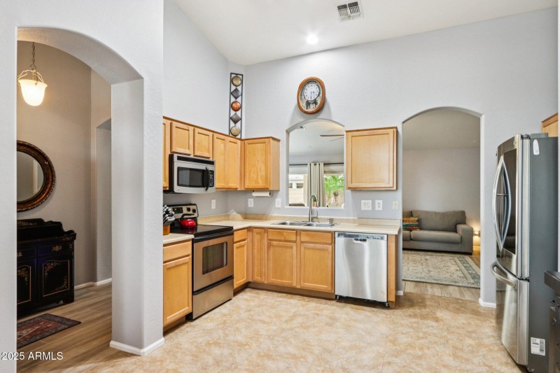 16-web-or-mls-W Zion Rd-S2207-016