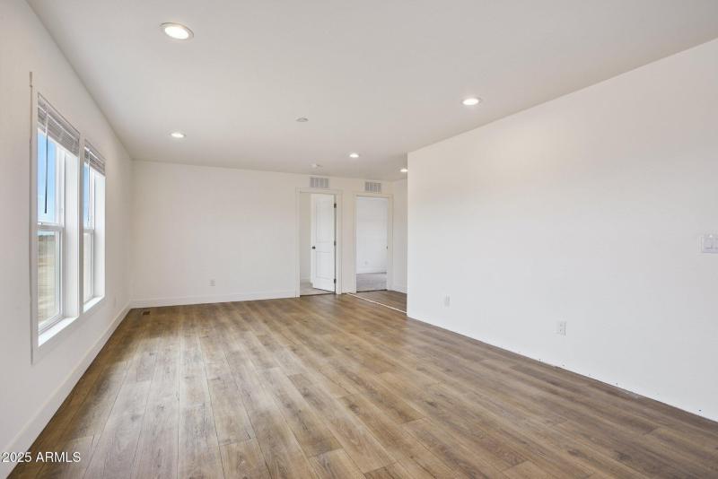 14-web-or-mls-23117-w-duane-ln