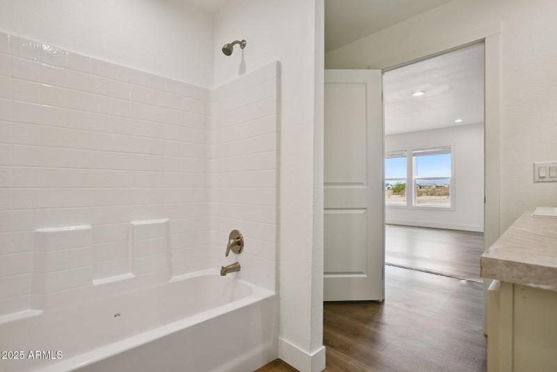 25-web-or-mls-23117-w-duane-ln