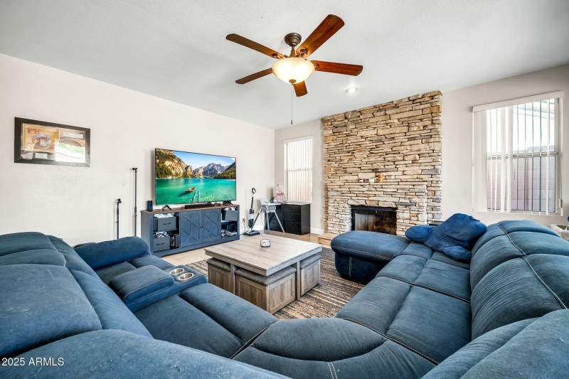 3341 N Garden Lane-11