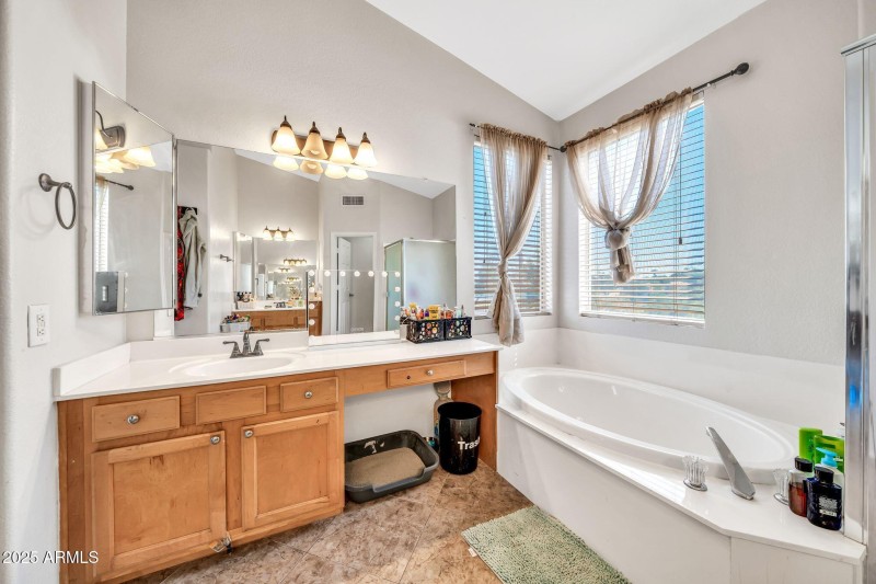 3341 N Garden Lane-24