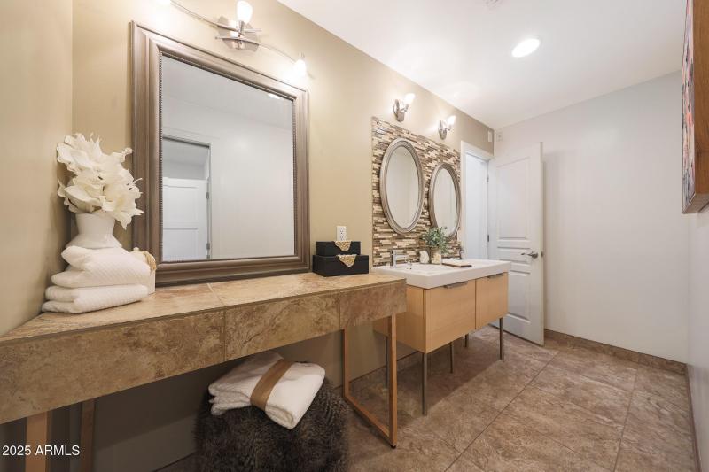 Primary Bath Vanity & sinks