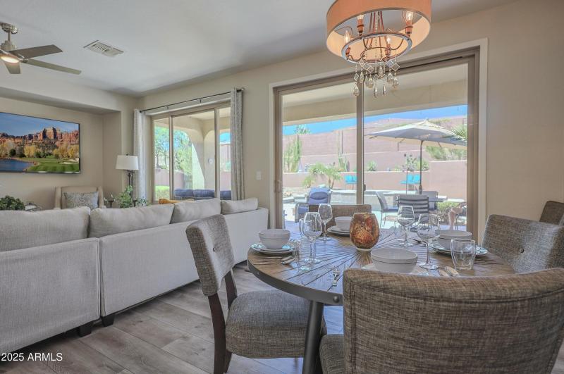 2462 W TURTLE HILL DR