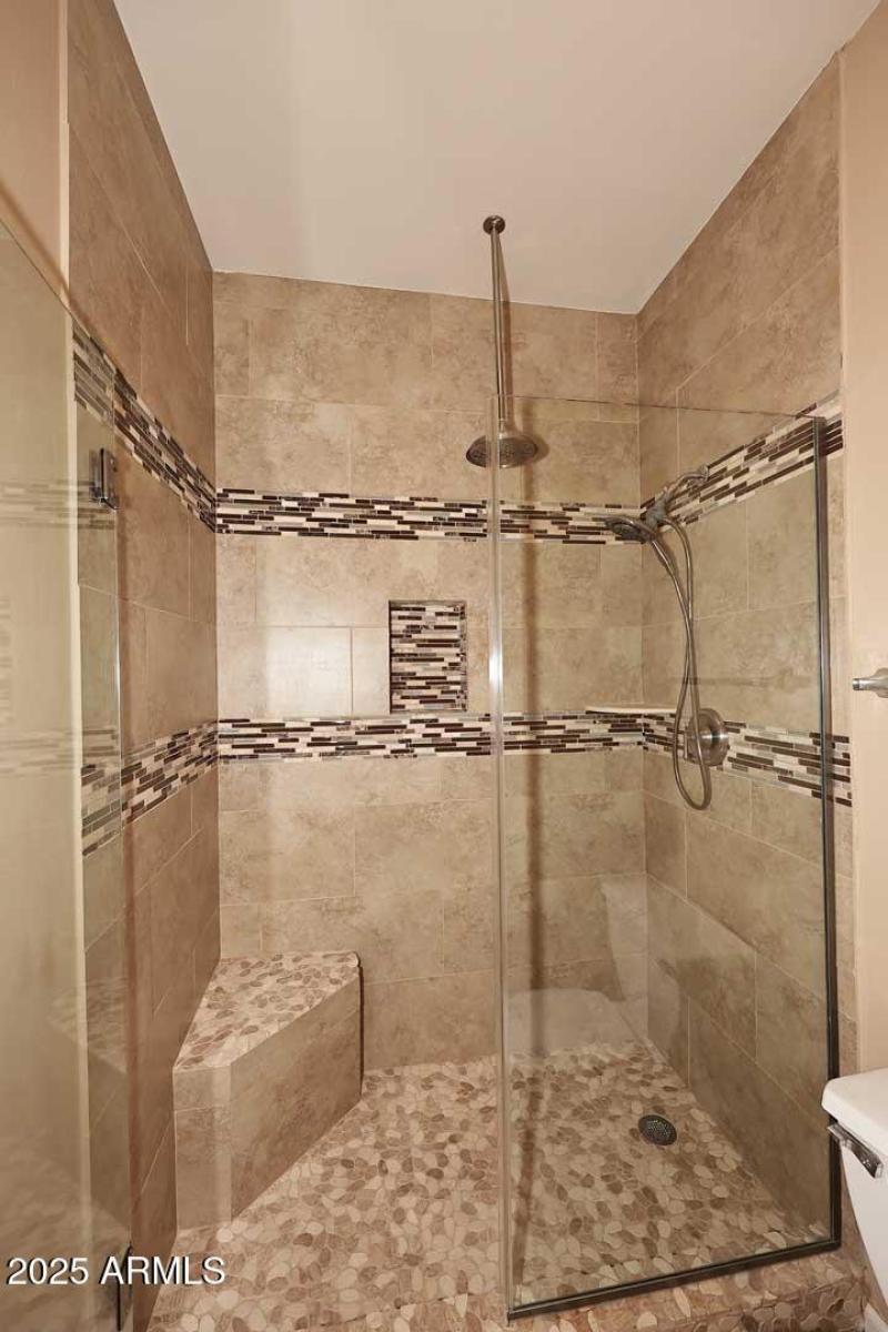 Downstatirs Bath-Shower