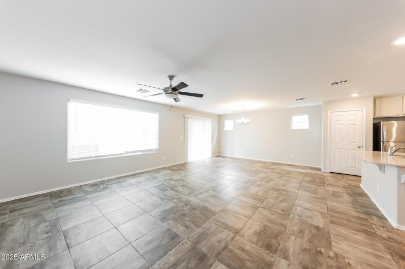 004-photo-living-room-14372505