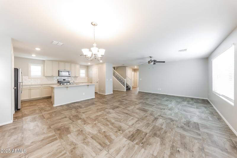 006-photo-dining-room-14372507