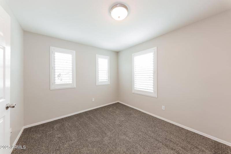 014-photo-bedroom-14372494