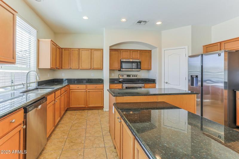 005-photo-kitchen-13127383