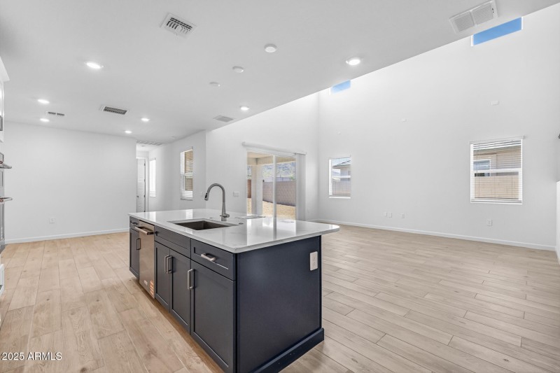 7)KITCHEN