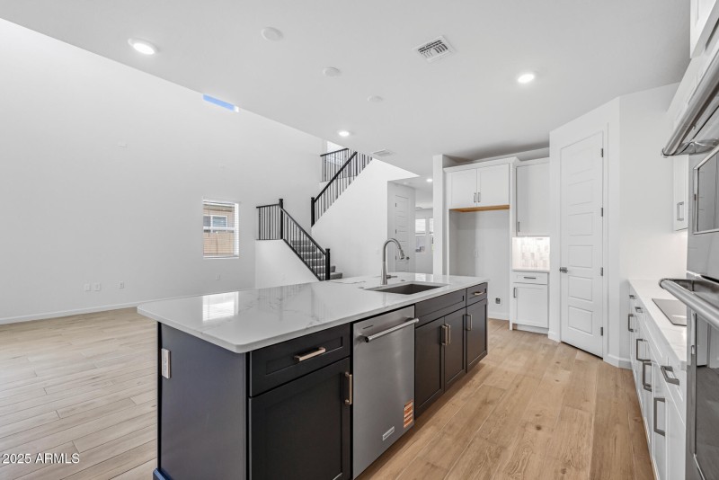 9)KITCHEN