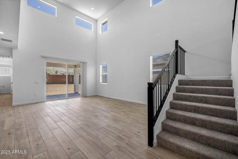 12)FAMILY ROOM