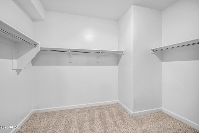 31)MASTER CLOSET