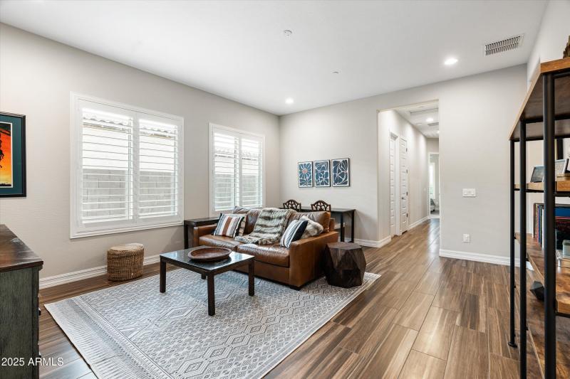 37-3727 E Fargo St (37 of 68)