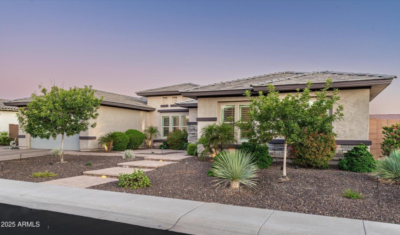 02-3727 E Fargo St (2 of 68)