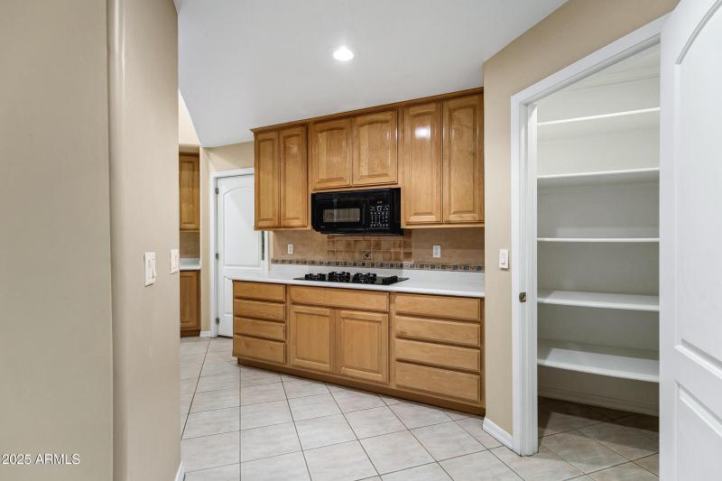 3819 E Ivyglen St-13