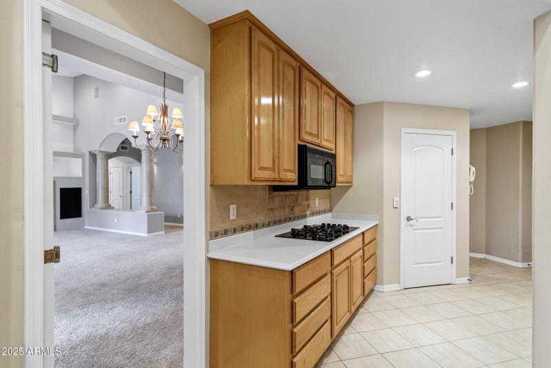 3819 E Ivyglen St-16