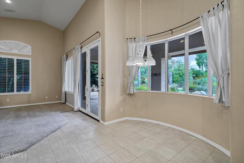 3819 E Ivyglen St-21