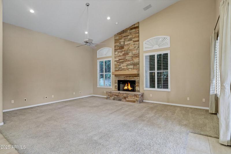 3819 E Ivyglen St-22