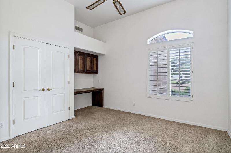 3819 E Ivyglen St-31