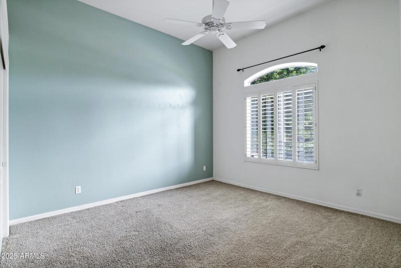 3819 E Ivyglen St-34