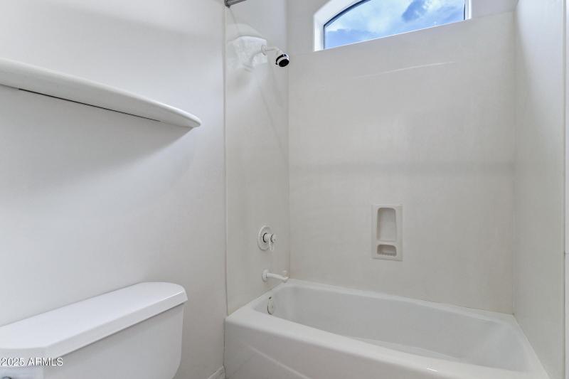 3819 E Ivyglen St-36