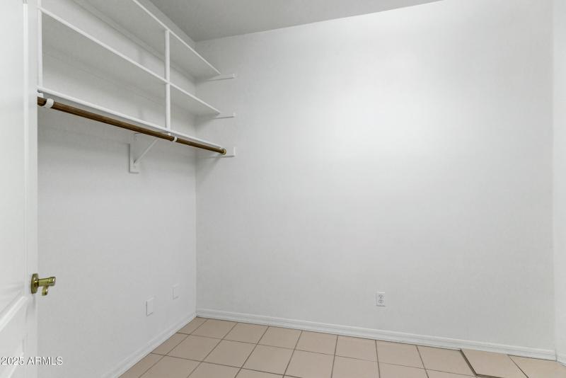 3819 E Ivyglen St-49