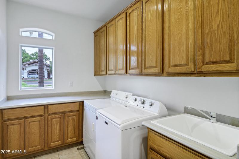 3819 E Ivyglen St-50