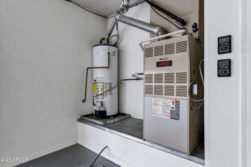 3819 E Ivyglen St-52