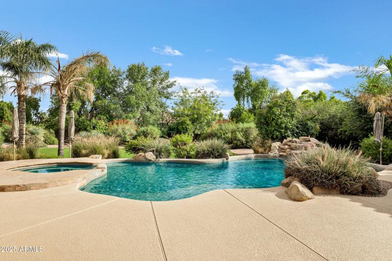 3819 E Ivyglen St-66