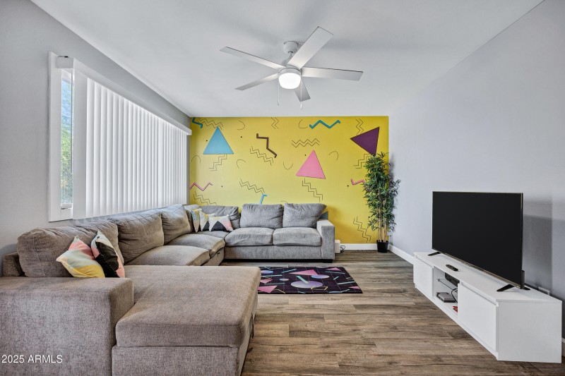 2012 N Van Ness Ave-6