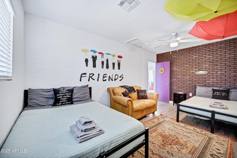 2012 N Van Ness Ave-17