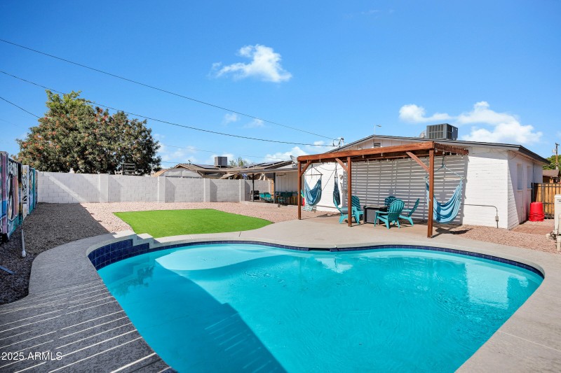 2012 N Van Ness Ave-27