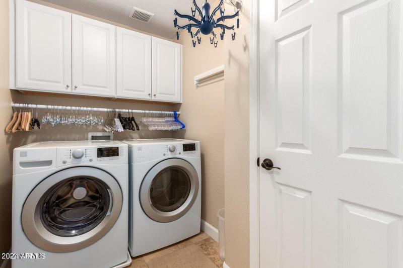 22-Upstairs laundry room