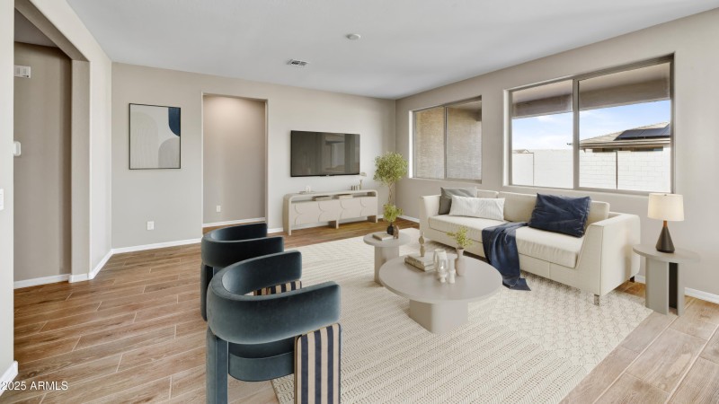 08-Family Room-VS