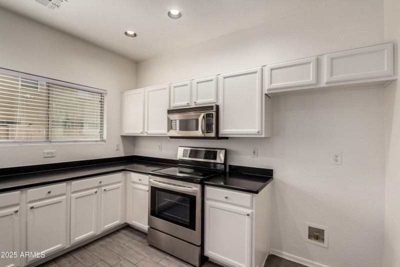 16 Jamestown