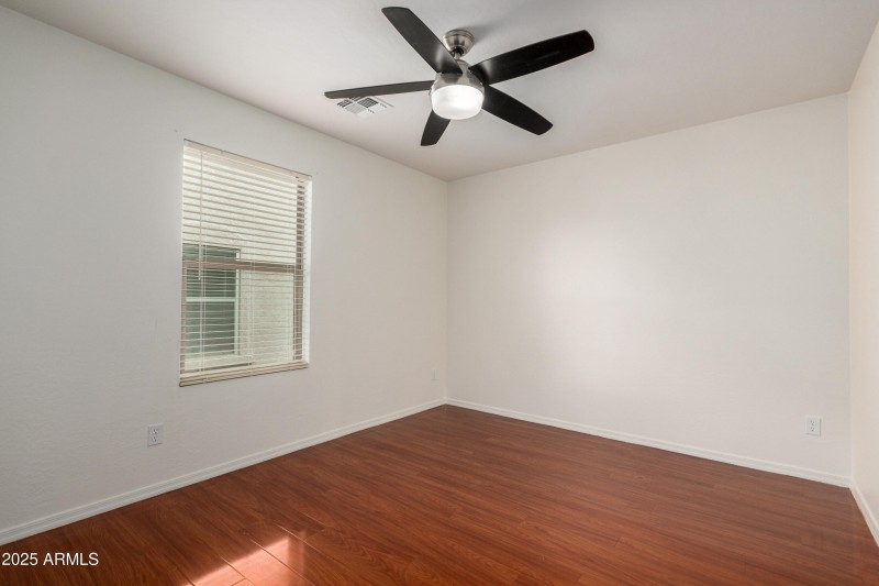 25 Jamestown