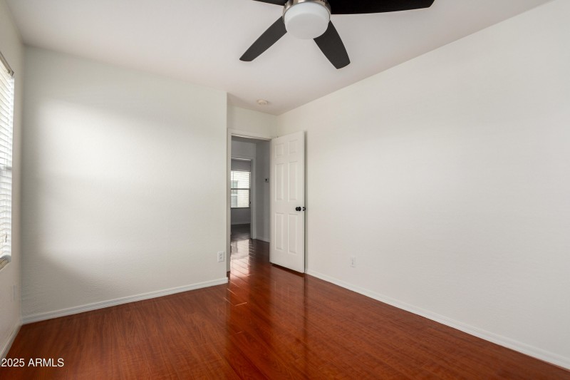 32 Jamestown