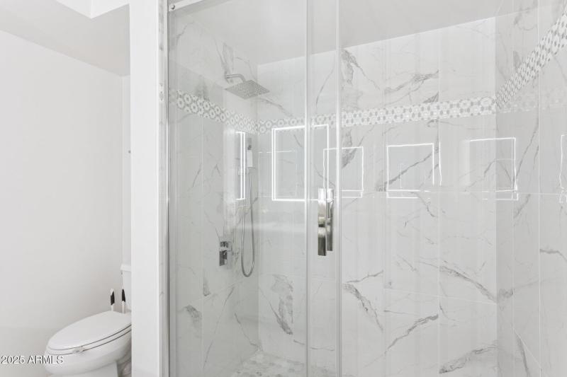 19-web-or-mls-4808-n-24th-st-unit-208