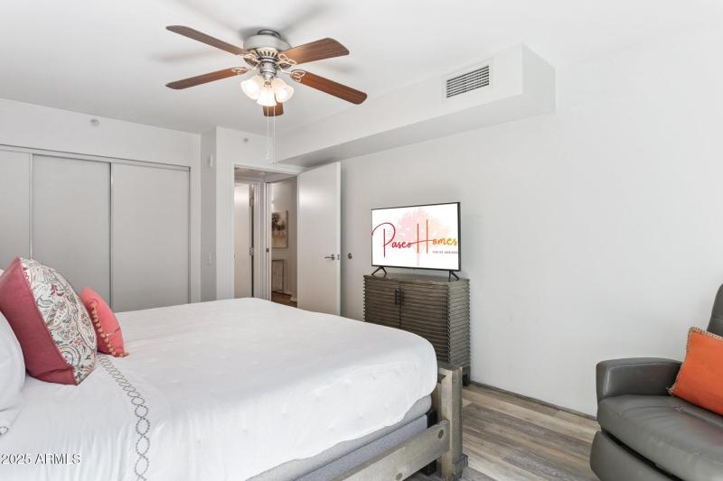 21-web-or-mls-4808-n-24th-st-unit-208