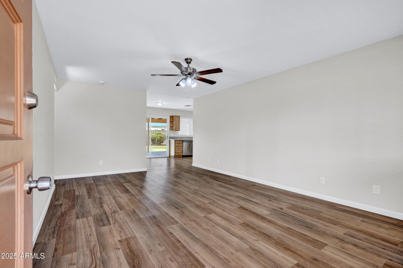 2602 W Fremont Dr-5