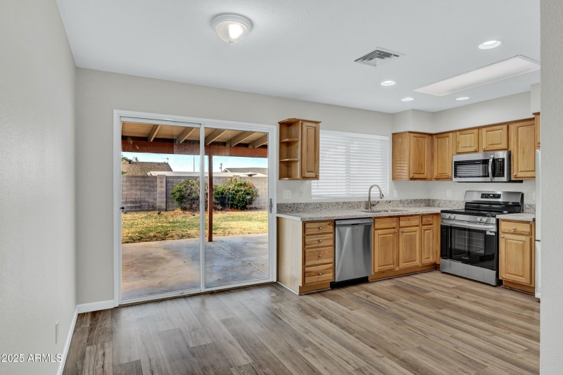2602 W Fremont Dr-8