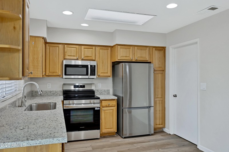 2602 W Fremont Dr-10